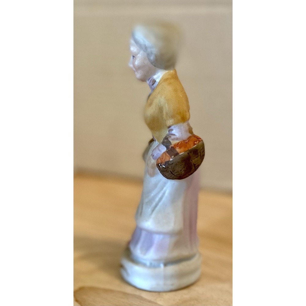 Vintage Elderly Woman Old Farmer Granny Grandma Lady Crown Deville Figurine 5.5" - Picture 3 of 4